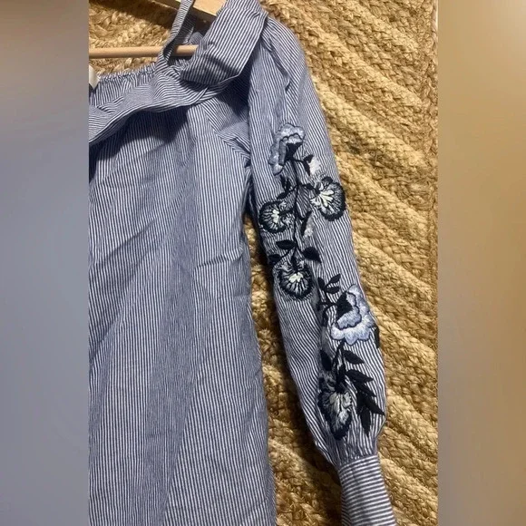 Loft Women's Cold Shoulder Blouse, Floral Embroidery on Sleeves, Size XS - Picture 2 of 10